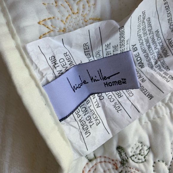 Nicole Miller Sunflower pumpkin white quilted table runner NWT Thanksgiving Fall - Picture 8 of 8